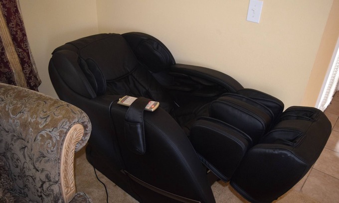Solana House | FREE BBQ, & FULL BODY MASSAGE CHAIR, INCLUDED ALL YEAR.