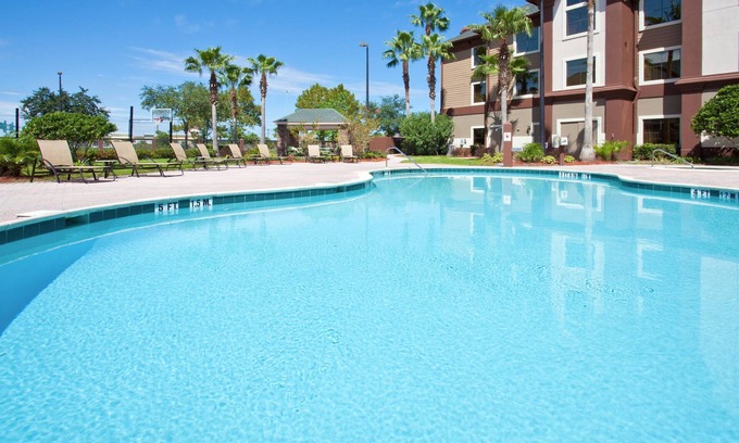 Airport North Apartment | Free Breakfast | 1.5 Miles from Orlando International Airport + 25 Minutes to Disney World