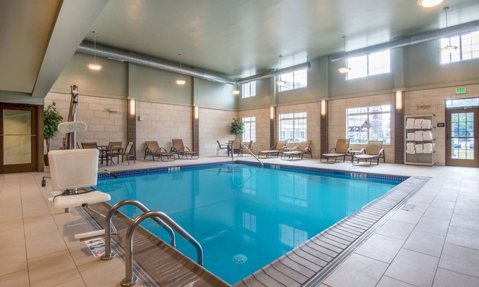 East Texas Apartment | Free Breakfast Buffet. Indoor Pool. Studio Near Lehigh Valley International Airport