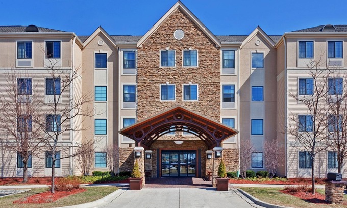 Glenview Apartment | Free Breakfast Buffet at this Staybridge Studio! Indoor Pool, Gym, 24h Business Center!