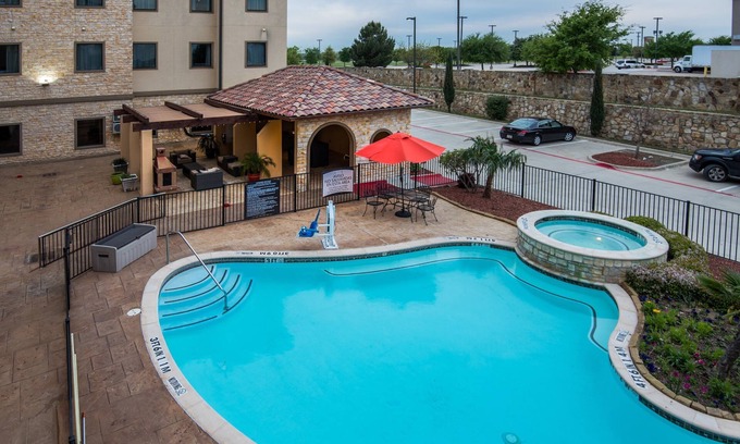 Irving Condo | Free Breakfast + Fitness Center Access | Close to the DFW Airport!