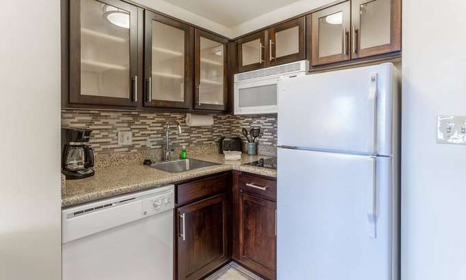 Davenport Condo | Free Breakfast, Free Wi-Fi, Indoor Pool + Hot Tub | Comfy Suite