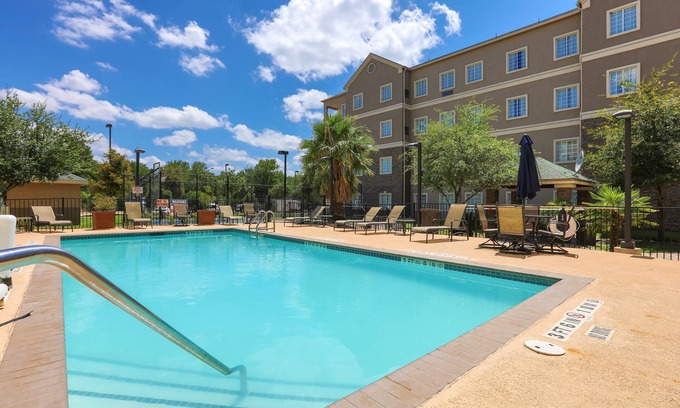 Montopolis Condo | Free Breakfast + Free Wi-Fi + Outdoor Pool | Near Austin Airport