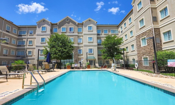 Montopolis Apartment | Free Breakfast + Free Wi-Fi + Outdoor Pool | Close to Austin Airport