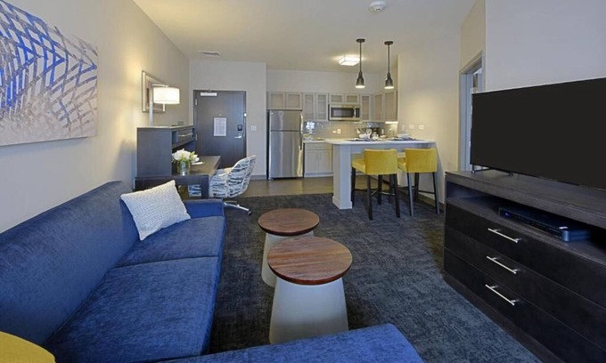 Little Rock Condo | Free Breakfast. Gym. Near Medical Center.
