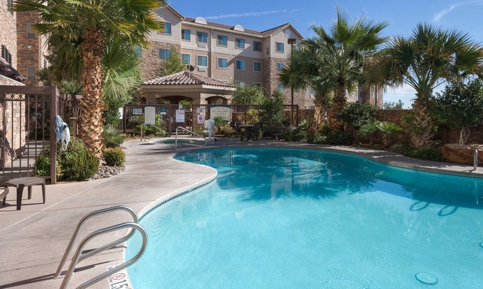 Las Cruces Condo | Free Breakfast. Hot Tub. Near New Mexico State University!