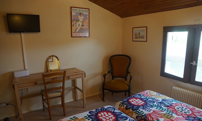 Talence House | Free Breakfast in a nice wine country.