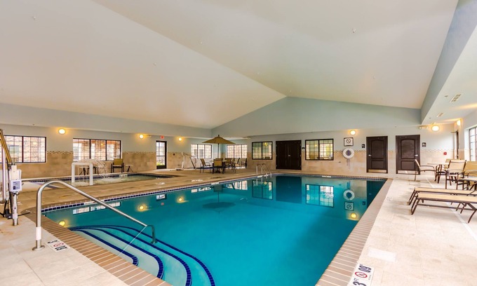 Grand Forks Condo | Free Breakfast. Indoor Pool & Hot Tub. 2 Min Drive to University of North Dakota.
