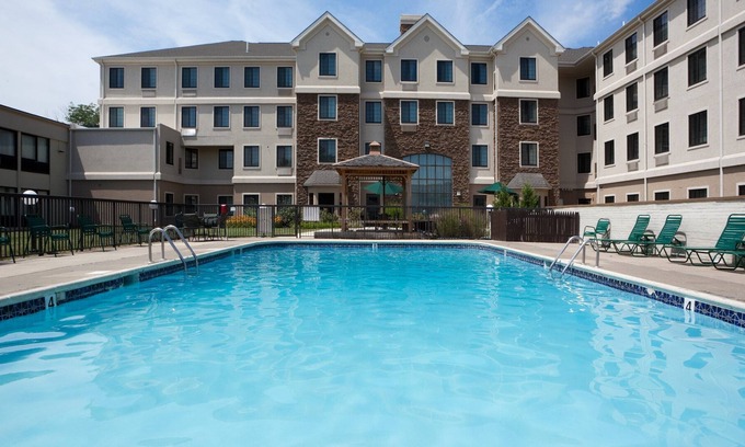 Christiana Condo | Free Breakfast. Outdoor Pool. 10 Min from University of Delaware!