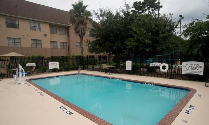 Barker Condo | Free Breakfast + Outdoor Pool + Hot Tub | Modern Suite