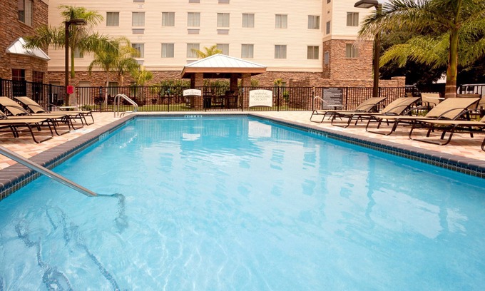 McAllen Condo | Free Breakfast. Outdoor Pool & Hot Tub. Great Location! Quick Drive to the University of Texas Rio Grande Valley