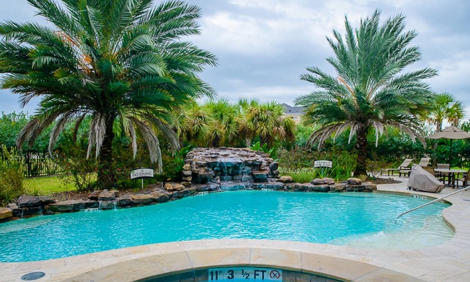 Webster Condo | Free Breakfast + Outdoor Pool + Hot Tub | Modern Suite