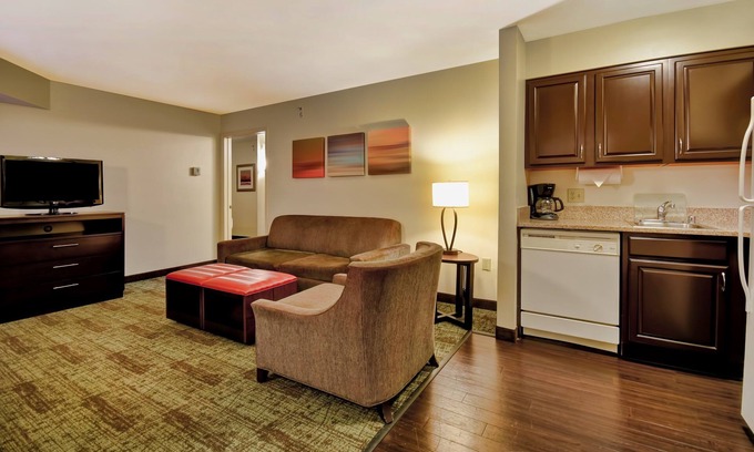 Middleton Condo | Free Breakfast. Pool and Hot Tub. Downtown Location. Near the University of Wisconsin-Madison!