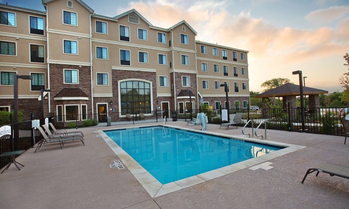 Sweetbriar Apartment | Free Breakfast, Pool, Gym. Studio Near Downtown Austin!