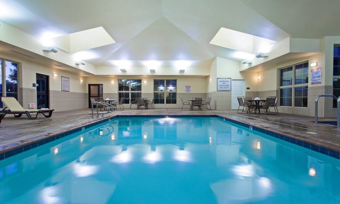 Fairfield Condo | Free Breakfast. Pool & Hot Tub. King Suite Near Wine Country!