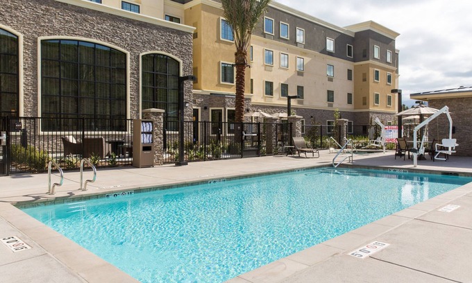 Corona Apartment | Free Breakfast. Pool & Hot Tub. Gym. Your Next Vacation!