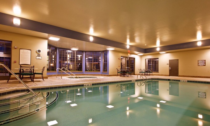 Novi Condo | Free Buffet Breakfast, Pool, Hot Tub, Business Center +Gym