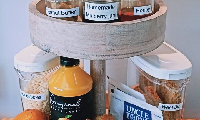 Budgewoi Cottage | Free Continental breakfast, Cheese or Sweet platter. Close to beaches and lake.