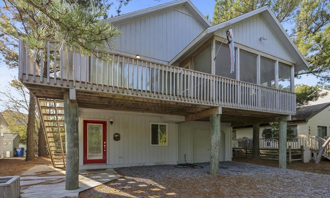Sandpiper Pines House | FREE DAILY ACTIVITIES INCLUDED! Bright & open in a quiet area great for walking and bike riding!
