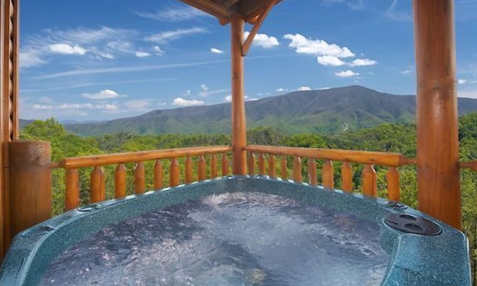 Gatlinburg - Pigeon Forge Cabin | Free Daily Activities - Beautiful Preserve Resort - Amazing Views