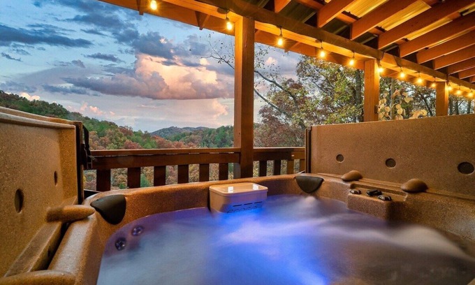 Gatlinburg - Pigeon Forge Cabin | Free Dollywood Tix/VIEWS/Secluded/Couples/HotTub/