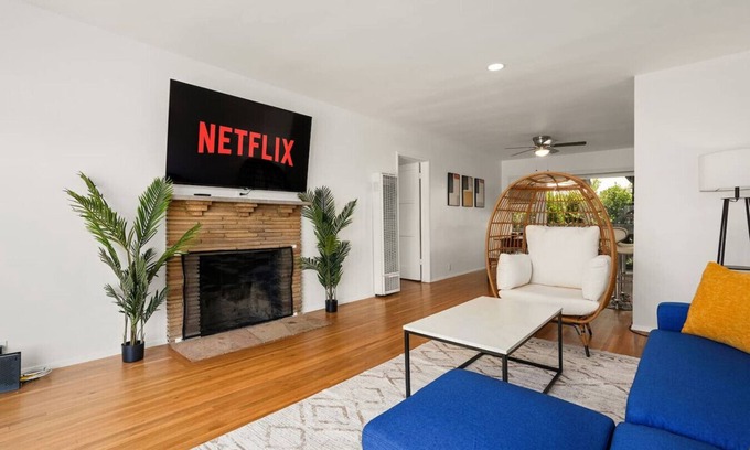 North Long Beach Apartment | Free Garage Parking | 30 Min to Disneyland