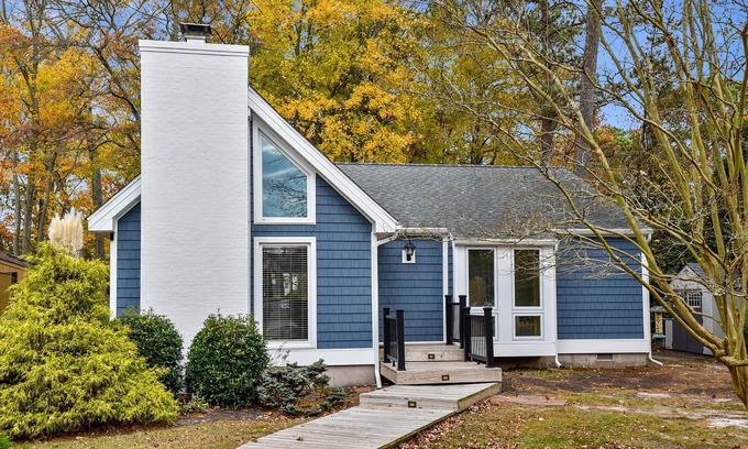 Bethany Beach Cottage | Free Golf at Bear Trap Dunes and MORE! Family friendly comfy & cozy Bethany Beach vacation home with all the cottage charm imaginable!