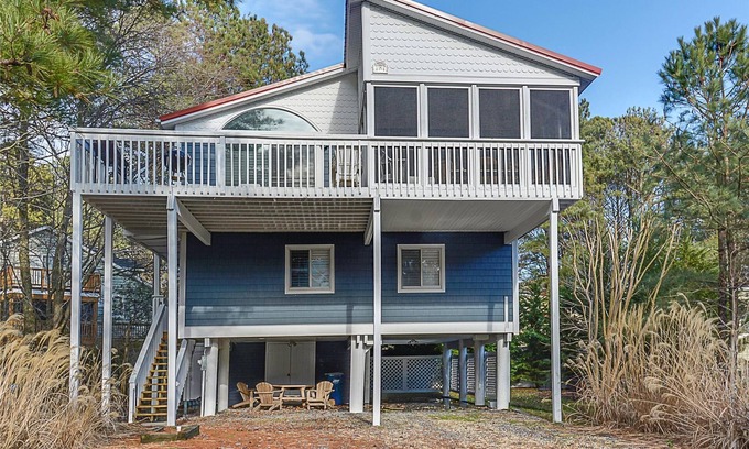 Sandpiper Pines House | Free Golf at Bear Trap Dunes and MORE! Very nicely decorated 5 bedroom, 2 bath home just one block west of Coastal Highway.