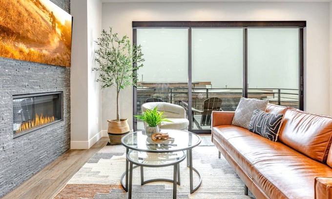 Hideout Condo | *FREE Golf* Luxury Vacation Home | 2 Mins to Lake | Private Hot Tub | 10 Mins to Deer Valley East