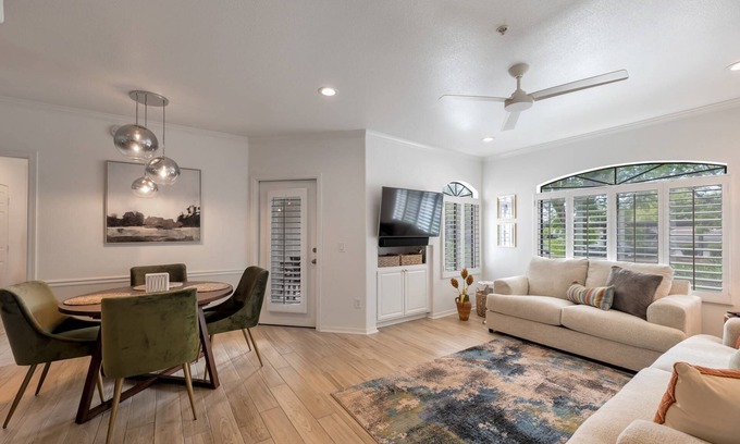 North Scottsdale Condo | FREE GOLF! Resort Style 1st floor condo in Great Location! Heated Pool/Spa/Gym, Near Shops/Dining!