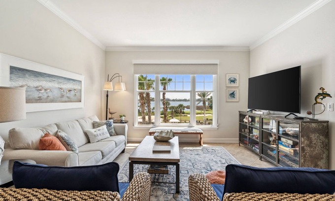 Upper Grand Lagoon Condo | FREE Golf & Tix! Reflections 304, 2 King Beds, Heated Resort Pool & Hot Tub!