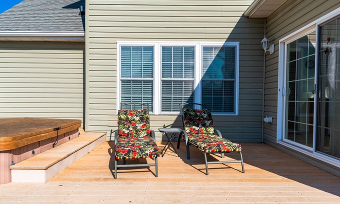 Ocean View House | Free Linens & Cleaning - Seaside Six