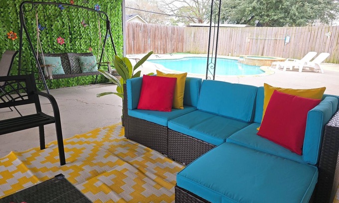 Edgebrook House | FREE NIGHT! Sleeps 14! Private Pool, Hot Tub