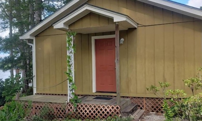 Hemphill Cottage | Free night! Weekday Special located directly on Toledo Bend Lake