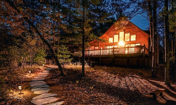 Wild Rose Cabin | Free nite book wknd offseason Lakehome logcabin hottub fireplace boats sandbeach