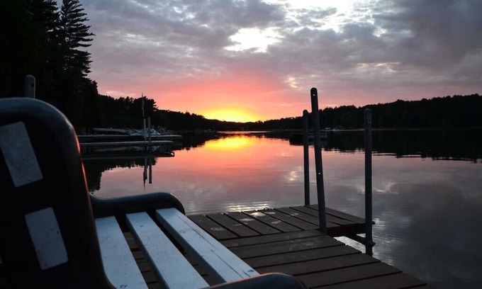 Redgranite Cabin | Free nite w/wknd off season lakehome boats pier fireplace hottub sand beach raft