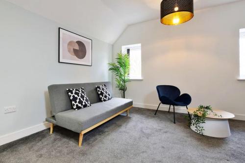 Salford Apartment | FREE PARKING - 1 BR Salford Royal sleeps 4