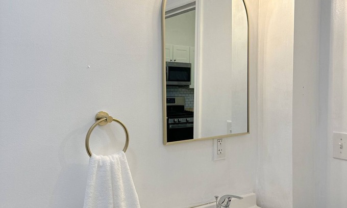 Paterson Apartment | FREE PARKING/3-bedroom apartment with AC, WiFi