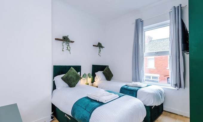 Preston House | Free Parking | Ashton Park Stay