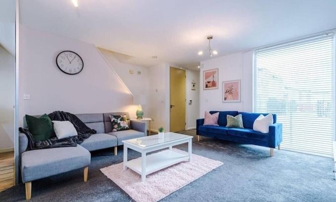 Belle Vue House | Free Parking - Coop Live Arena Etihad & City Centre Stay