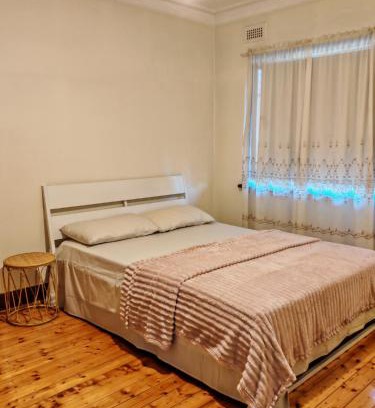 Camberwell House | Free Parking Near Deakin Uni Private Entry Free WiFi Melbourne Quiet Stay Secure Stay
