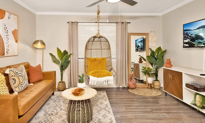 Hoover Apartment | Free parking Reno Boho Apartment Prime Area Near Downtown Bham