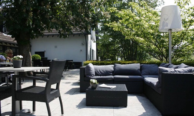 Lekkerkerk Hotel | Free Parking Retreat with Pool, Terrace Dining & Scenic Bicycle Trails Nearby