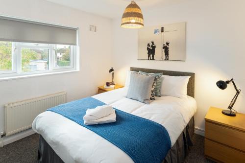 Horfield House | Free Parking Sleeps 7 Garden with Patio Gloucester Road