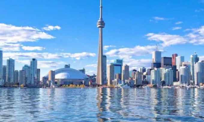 Oakwood Village House | Free parking spot, TTC doorstep, 20 min to Toronto Downtown