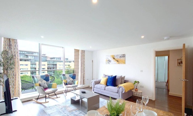 Newham Apartment | Free Parking: Two Bed Apartment London Docklands