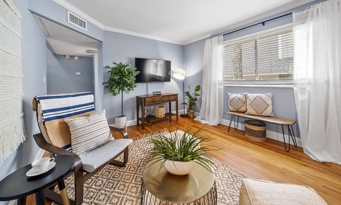 Virginia Highland Condo | Free Parking | Walk to Ponce City Market!