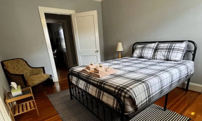 Danville Apartment | FREE Parking Wi-Fi SMART TV Self Checkin