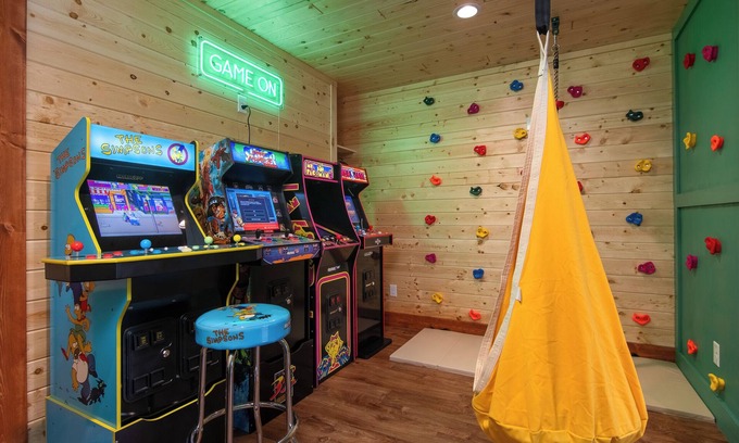 Luck Cabin | FREE Pontoon Mon–Thurs – September Only!