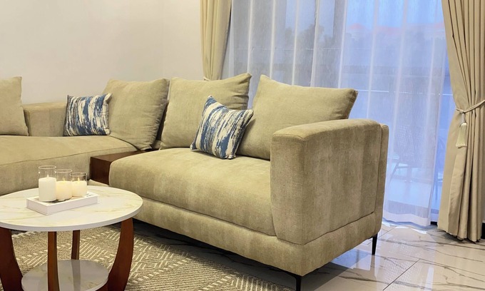 Kampala Bed & Breakfast | Free secure parking and unlimited wifi with Netflix.